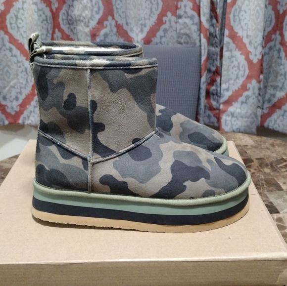 Steve Madden Boots - Picture 2 of 7